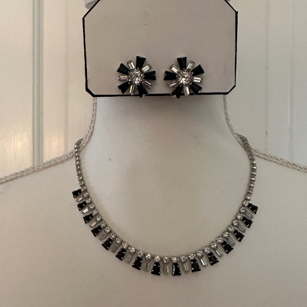 B DAVID VINTAGE NECKLACE AND EARRINGS